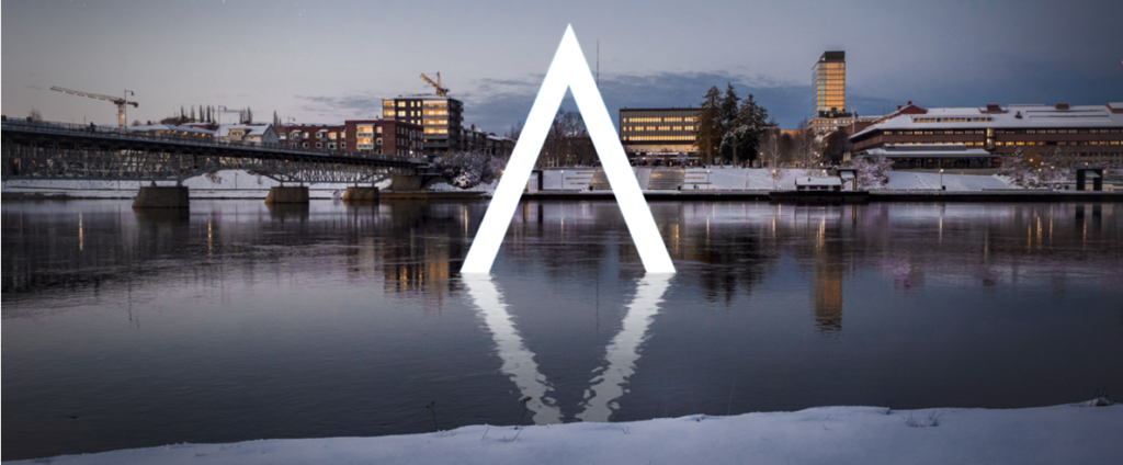Ett A visas i älven och står för Alvargalan i Skellefteå